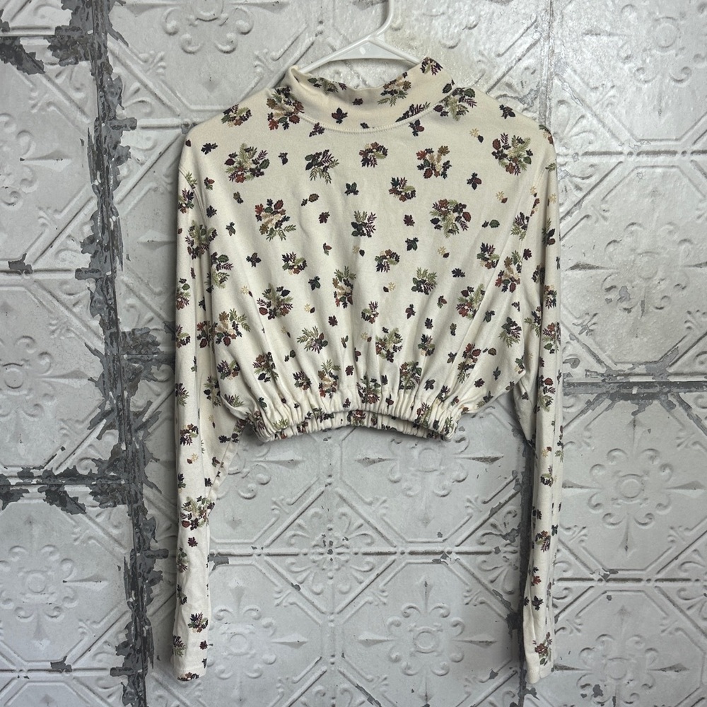 Floral vintage Cream mock neck crop Top